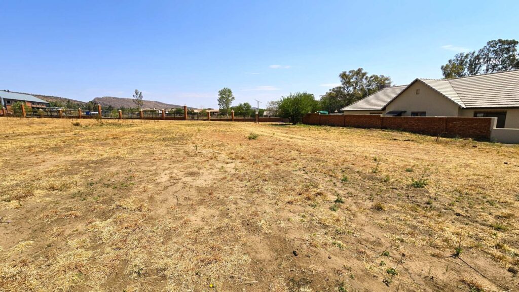 1023sqm Vacant Stand in Popular Landsmeer Equestrian Estate Hartbeespoort