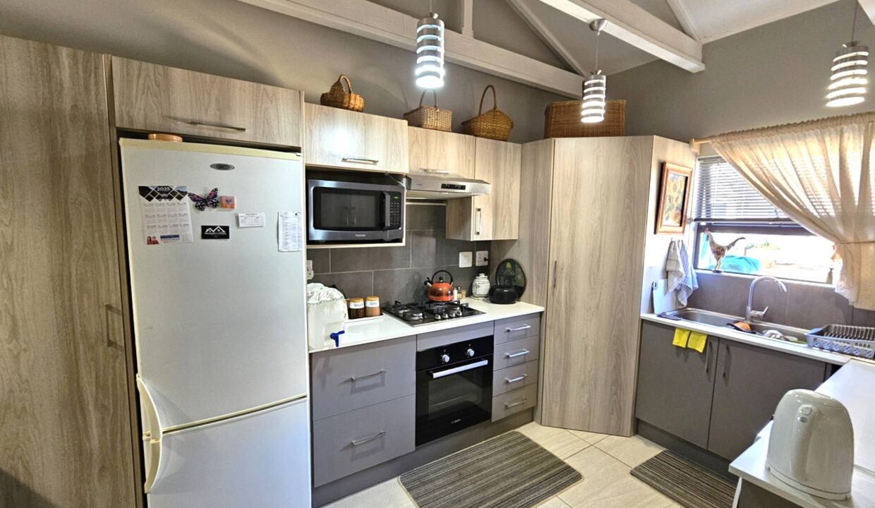 f_1684e946711f417e92057d8dbb820985