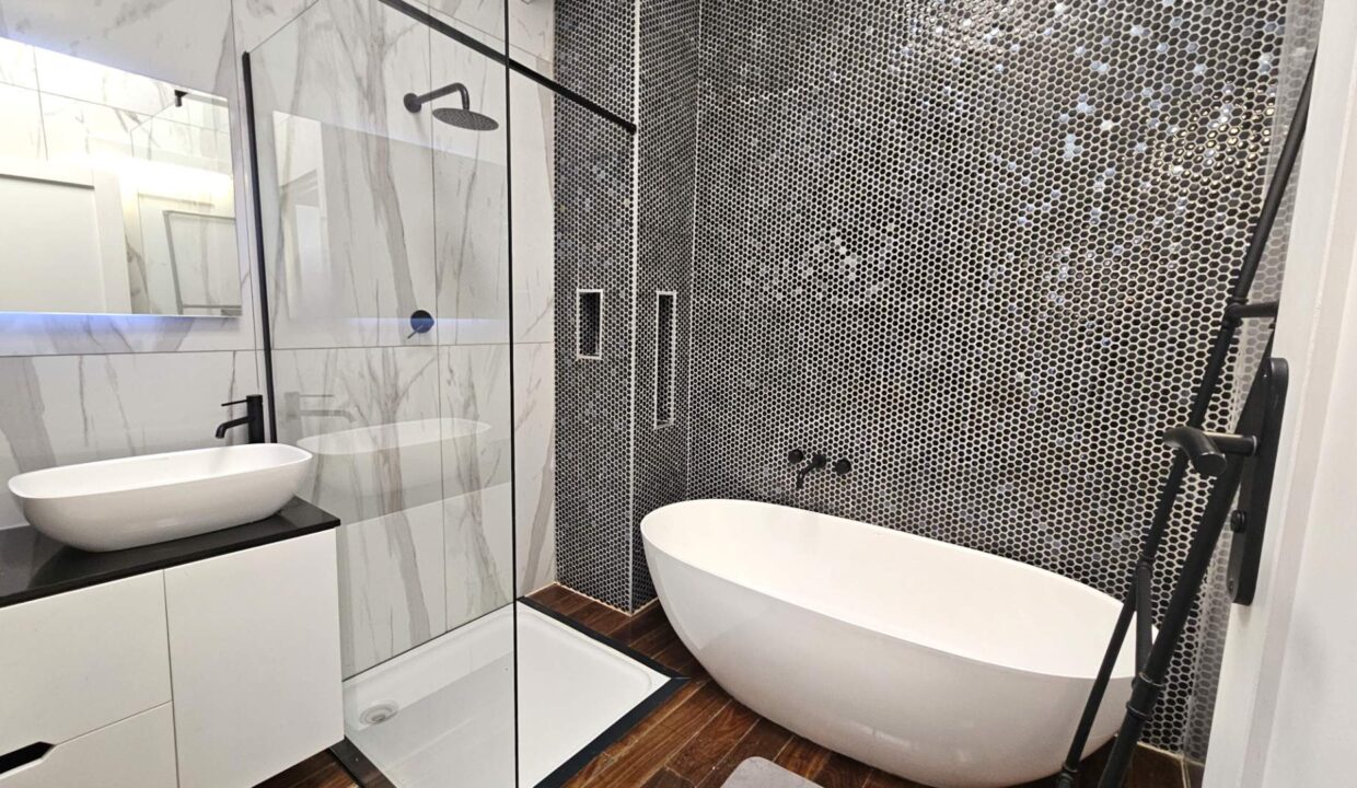 f_1bda82b22f26465cb303495f0b9ffbe0