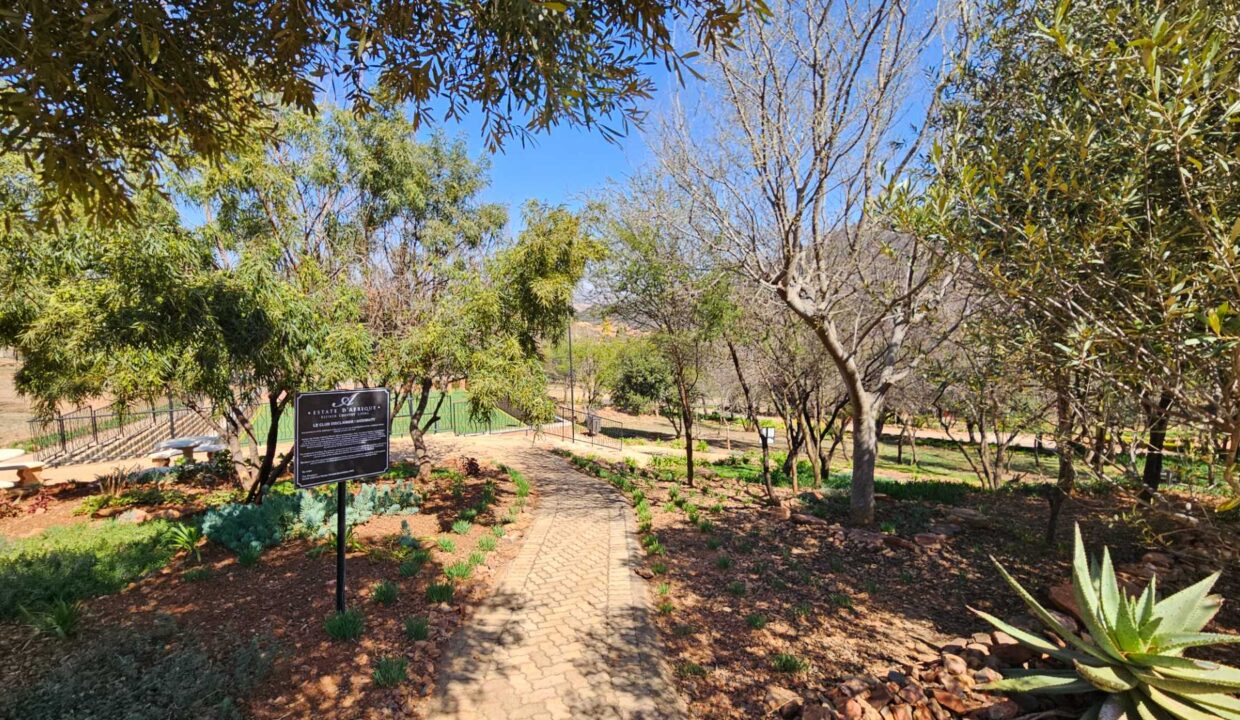 f_dcb30813b961438a95ebd3f74c926243